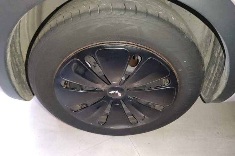 Used Wuling Bingo 2023 203km Light Edition Left Front Wheel Hub