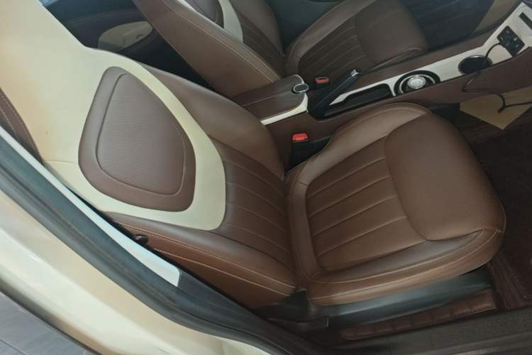 Used Wuling Bingo 2023 203km Comfort Edition Right Front Seat