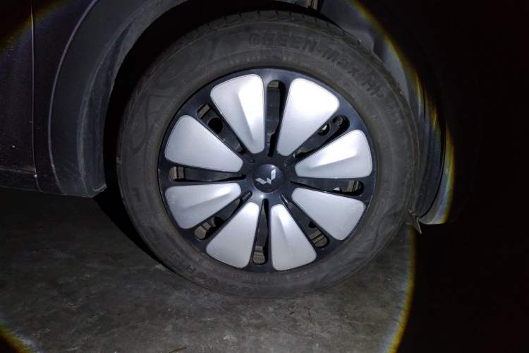Used Wuling Bingo 2023 410 km Lingxi Deluxe Edition Right Front Wheel Hub
