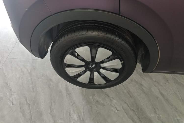 Used Wuling Bingo 2023 203km Comfort Edition Right Rear Wheel Hub