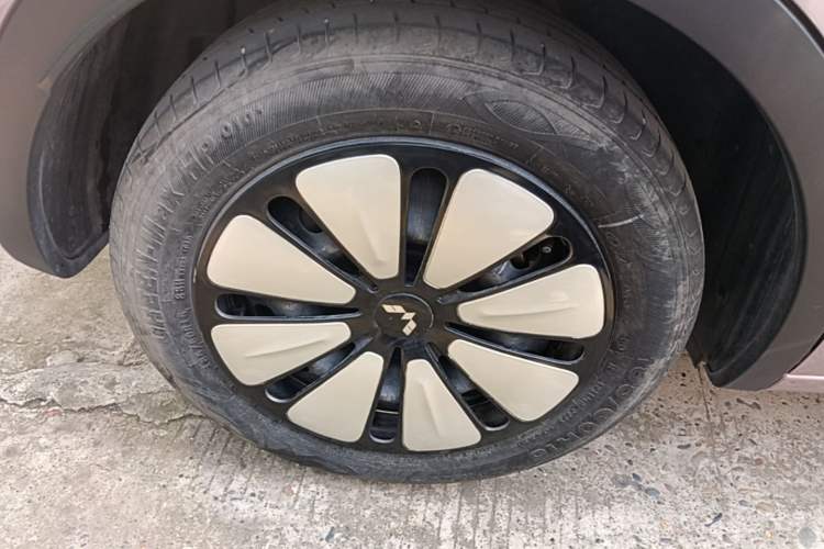 Used Wuling Bingo 2023 333 km Lingxi Connected Version Right Rear Wheel Hub