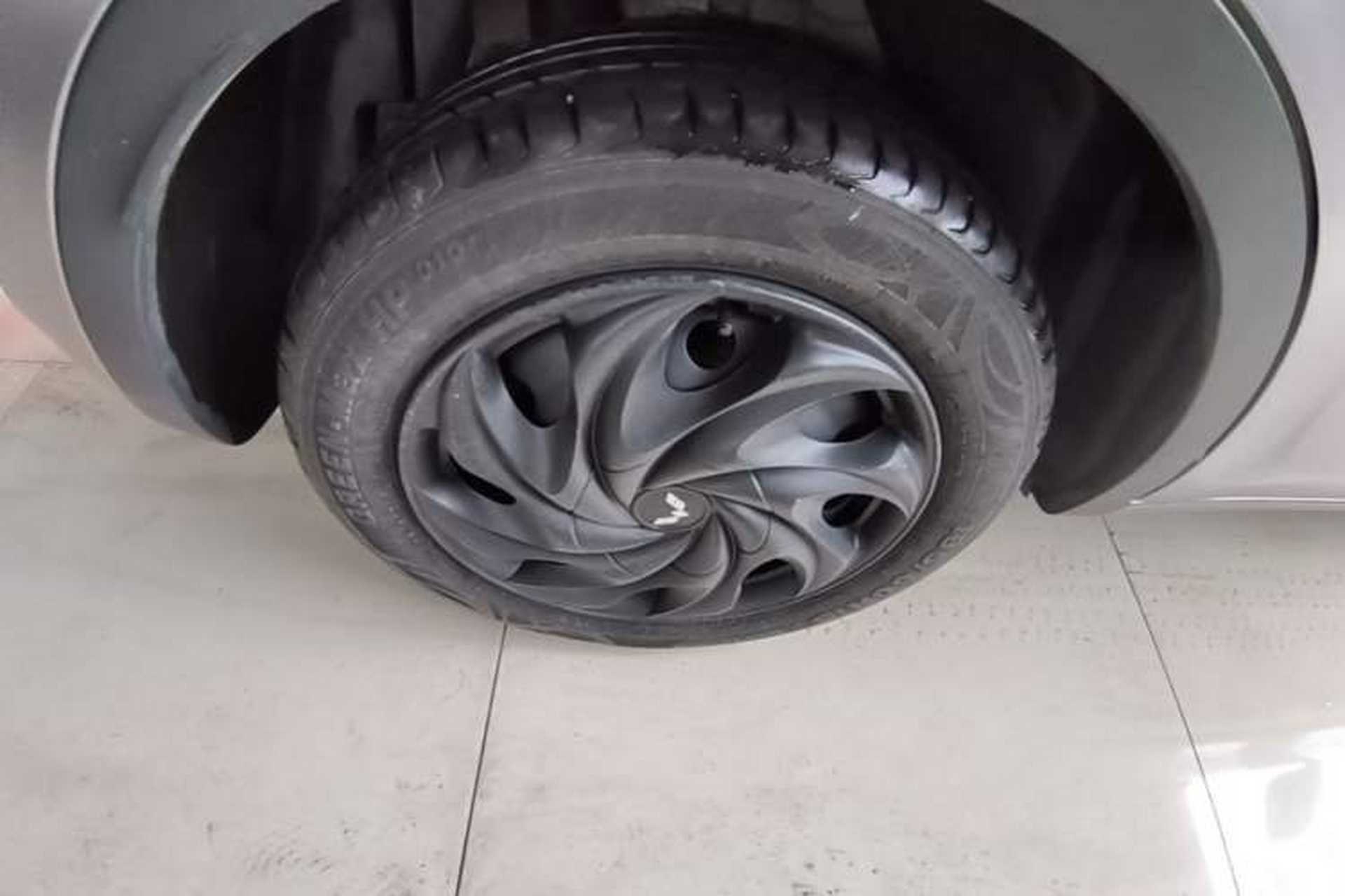 Used Wuling Bingo 2023 333 km Lingxi Connected Version Right Rear Wheel Hub