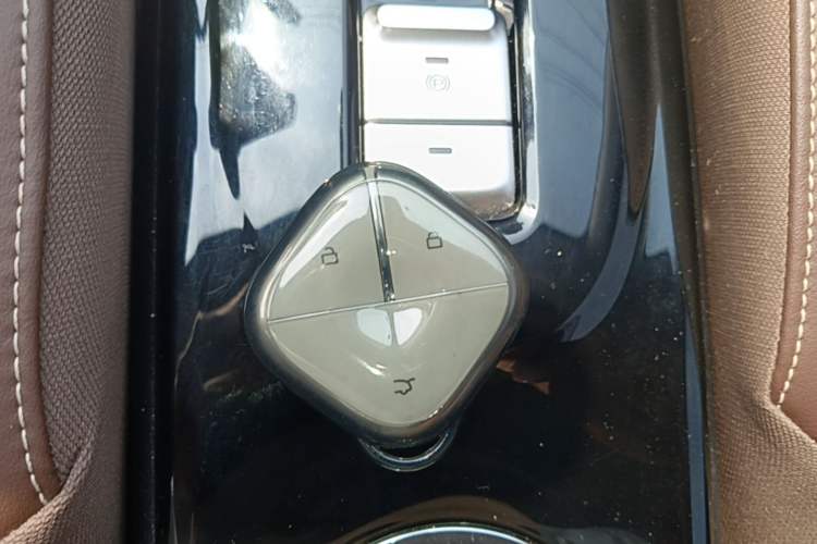 Used Wuling Bingo 2023 333 km Lingxi Connected Version Vehicle Key