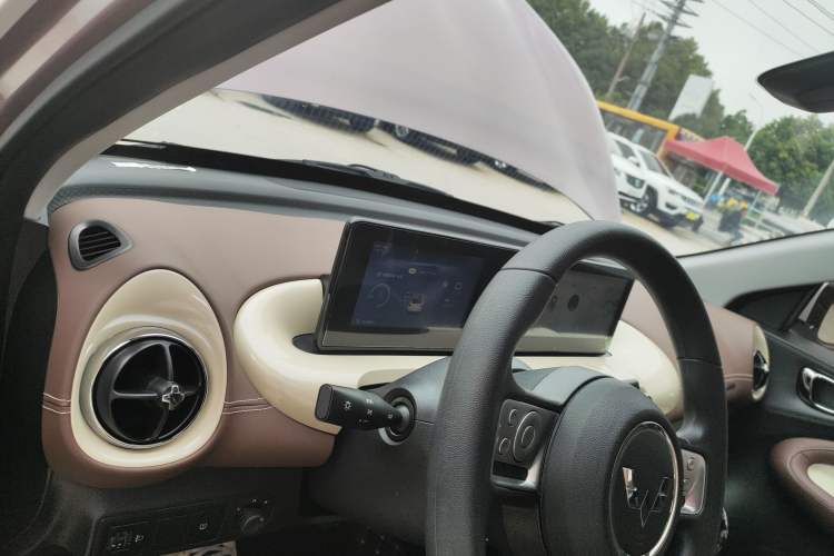 Used Wuling Bingo 2023 203km Comfort Edition Center Console