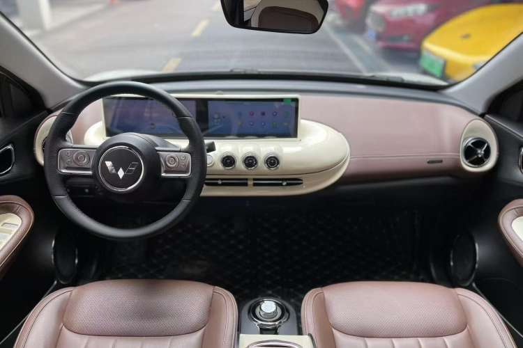 Used Wuling Bingo 2023 410 km Lingxi Deluxe Edition Center Console