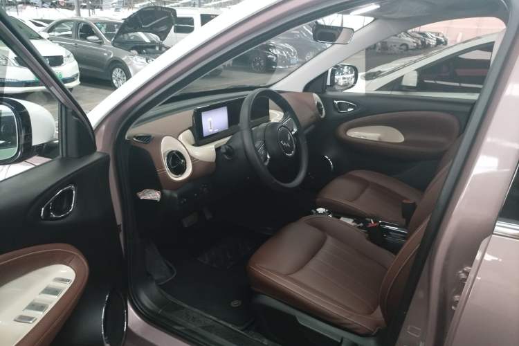 Used Wuling Bingo 2023 333 km Enjoyment Version Interior 2