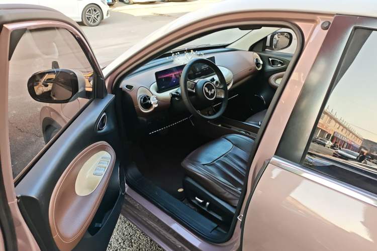 Used Wuling Bingo 2023 333 km Lingxi Connected+ Version Interior 3