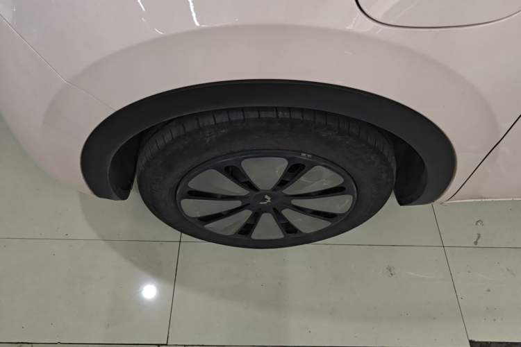Used Wuling Bingo 2023 410 km Lingxi Deluxe Edition Left Front Wheel Hub