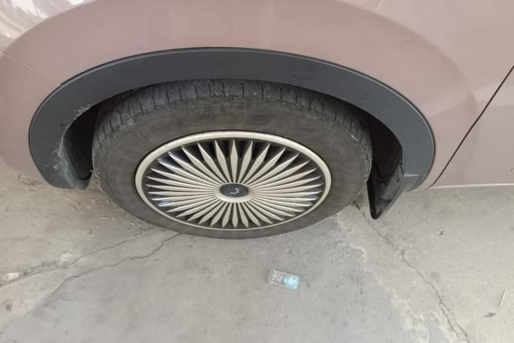 Used Wuling Bingo 2023 333 km Enjoyment Version Left Front Wheel Hub