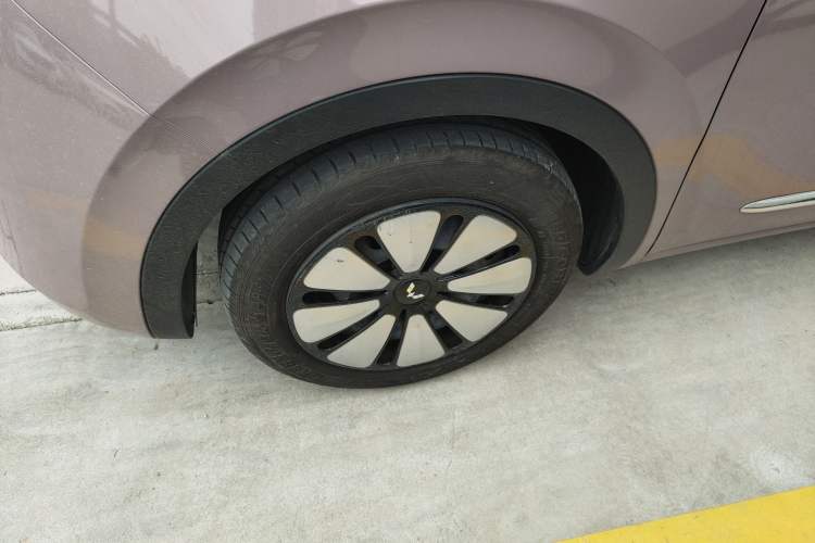 Used Wuling Bingo 2023 203km Comfort Edition Left Front Wheel Hub