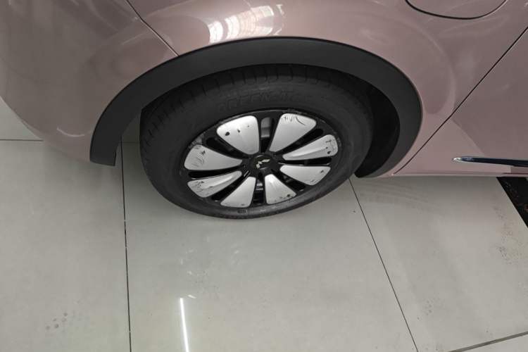 Used Wuling Bingo 2023 333 km Lingxi Connected Version Left Front Wheel Hub