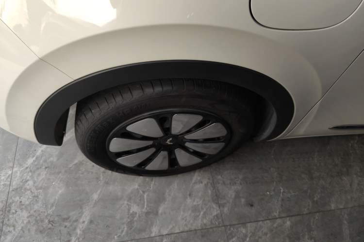 Used Wuling Bingo 2023 410 km Lingxi Deluxe Edition Left Front Wheel Hub