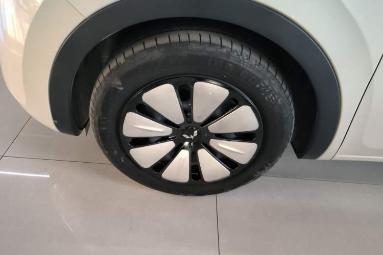Used Wuling Bingo 2023 410 km Lingxi Deluxe Edition Left Front Wheel Hub