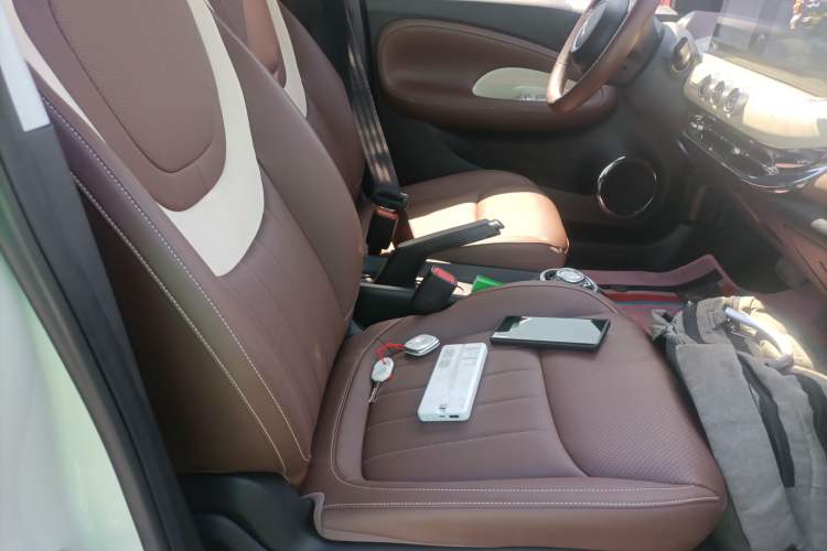 Used Wuling Bingo 2023 203km Comfort Edition Right Front Seat