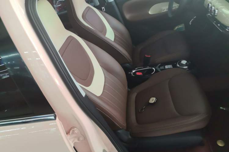 Used Wuling Bingo 2023 410 km Lingxi Deluxe Edition Right Front Seat