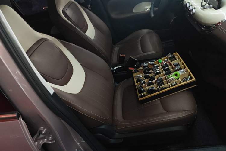 Used Wuling Bingo 2023 333 km Lingxi Connected Version Right Front Seat