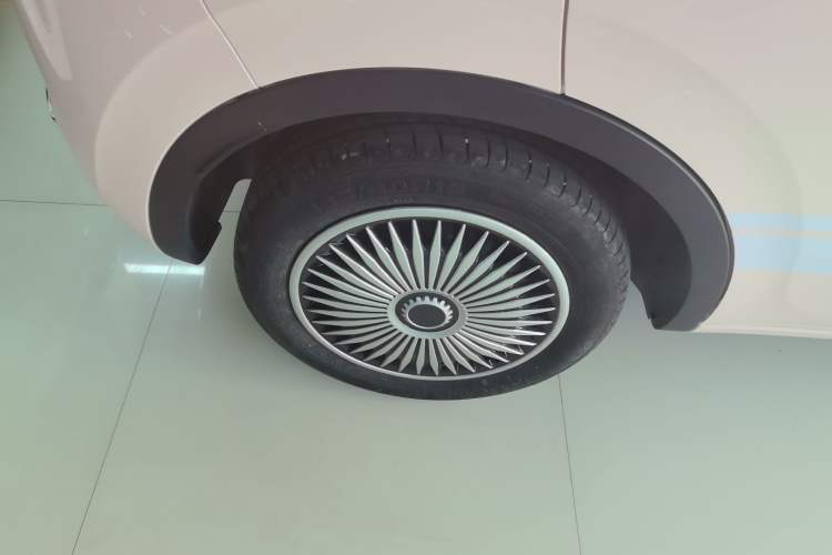 Used Wuling Bingo 2023 410 km Lingxi Deluxe Edition Right Rear Wheel Hub