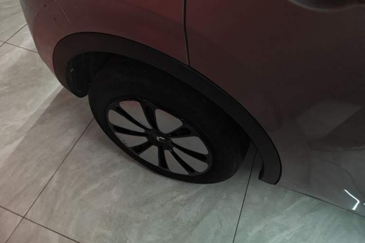 Used Wuling Bingo 2023 333 km Lingxi Connected Version Right Rear Wheel Hub