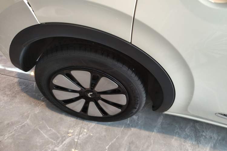 Used Wuling Bingo 2023 410 km Lingxi Deluxe Edition Right Rear Wheel Hub