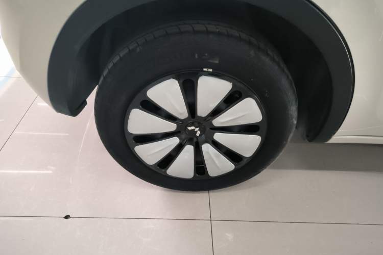 Used Wuling Bingo 2023 410 km Lingxi Deluxe Edition Right Rear Wheel Hub