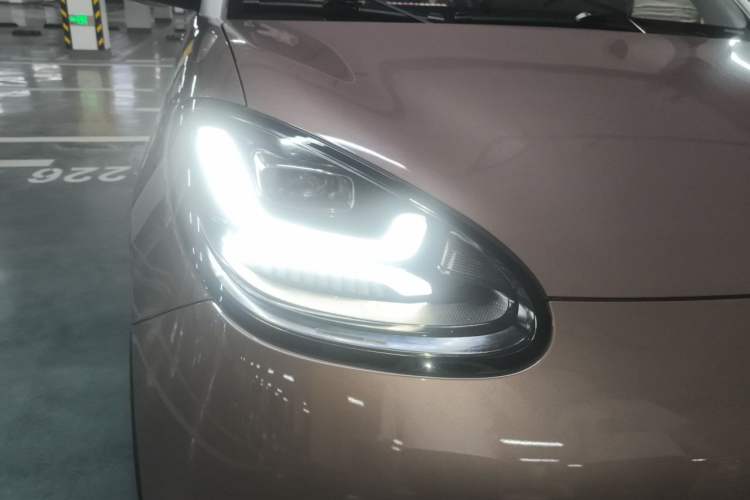 Used Wuling Bingo 2023 333 km Enjoyment Version Right Front Headlight