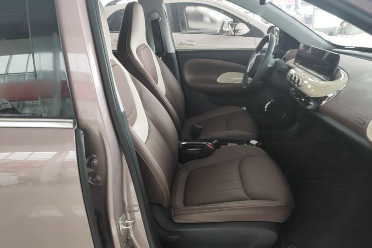 Used Wuling Bingo 2023 333 km Lingxi Connected+ Version Right Front Seat