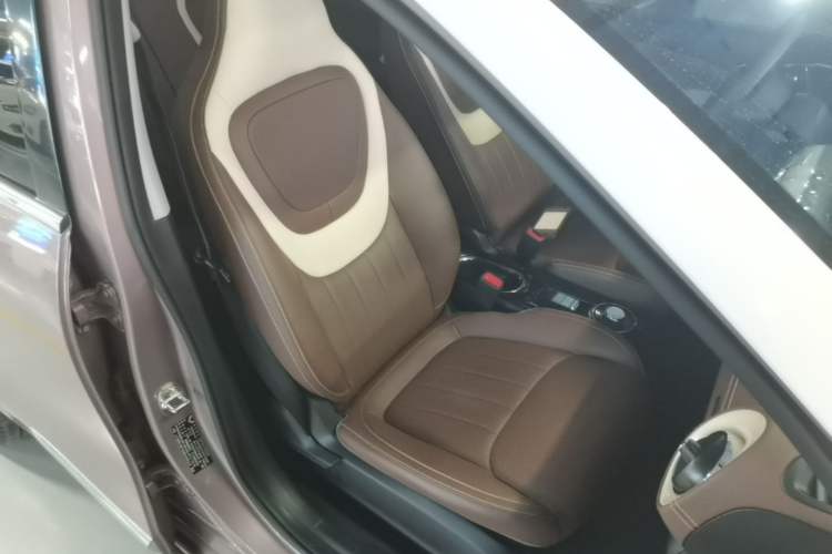 Used Wuling Bingo 2023 333 km Lingxi Connected Version Right Front Seat