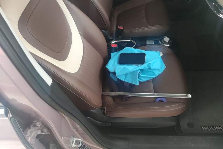 Used Wuling Bingo 2023 333 km Lingxi Connected+ Version Right Front Seat