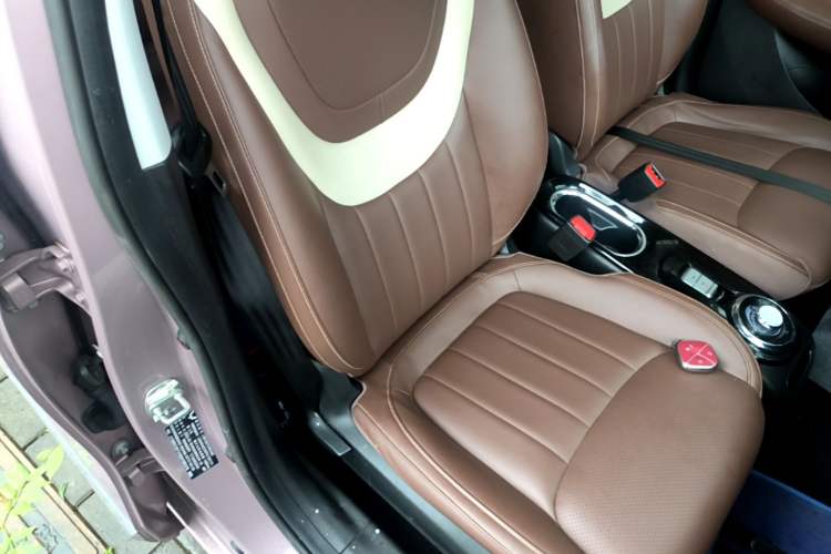 Used Wuling Bingo 2023 333 km Lingxi Connected Version Right Front Seat