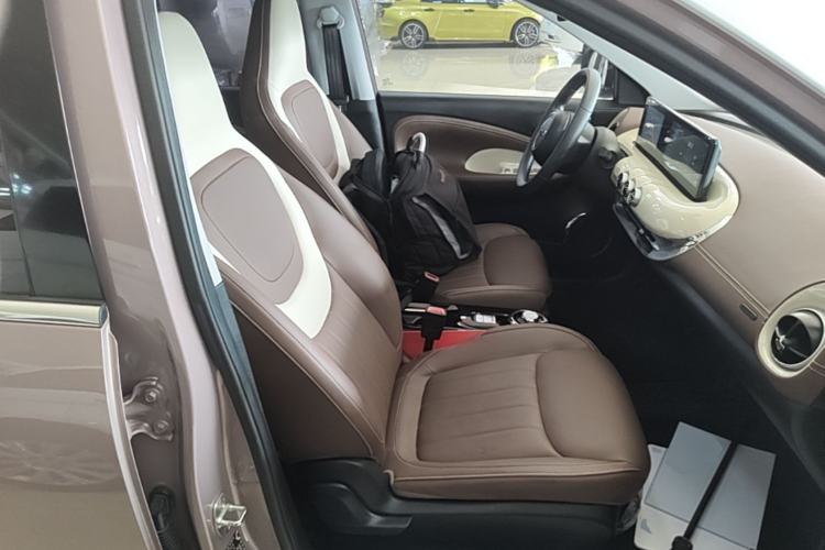 Used Wuling Bingo 2023 333 km Enjoyment Version Right Front Seat