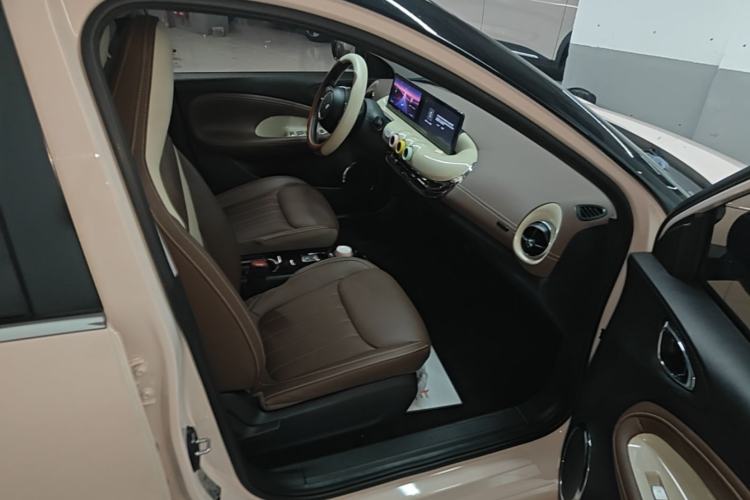 Used Wuling Bingo 2023 333 km Lingxi Connected+ Version Right Front Seat