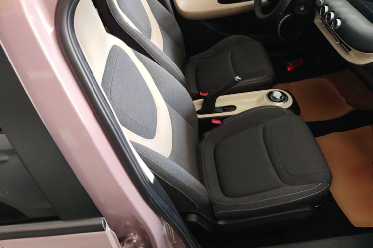 Used Wuling Bingo 2023 203km Light Edition Right Front Seat