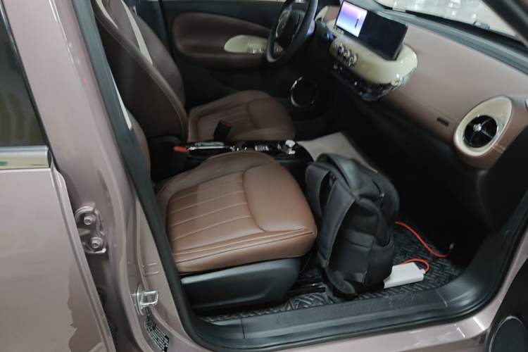 Used Wuling Bingo 2023 333 km Lingxi Connected Version Right Front Seat
