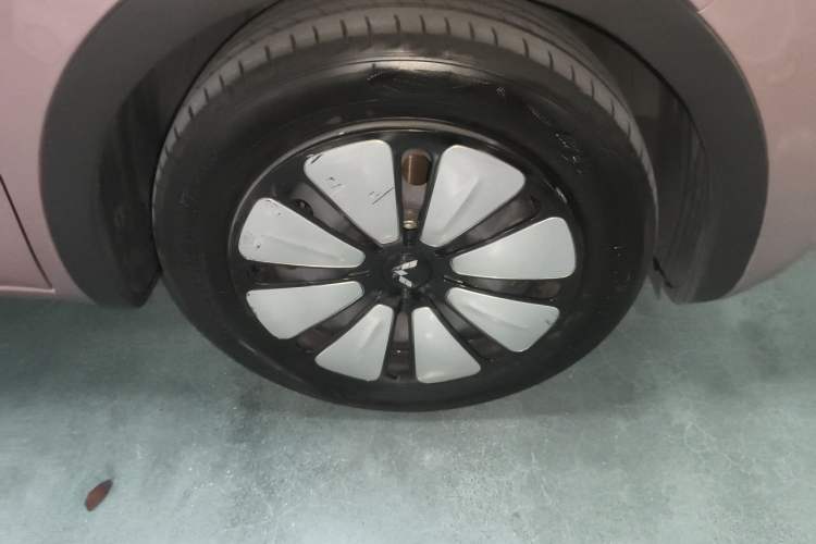 Used Wuling Bingo 2023 333 km Enjoyment Version Right Front Wheel Hub