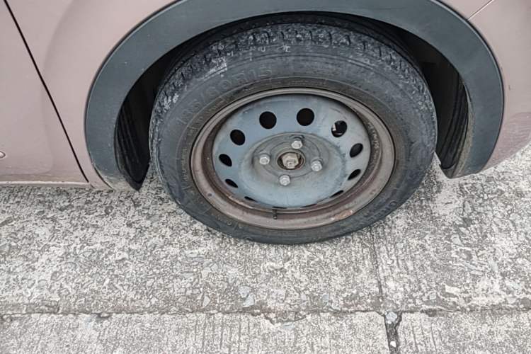 Used Wuling Bingo 2023 203km Comfort Edition Right Front Wheel Hub