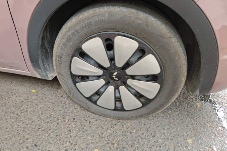 Used Wuling Bingo 2023 333 km Lingxi Connected+ Version Right Front Wheel Hub