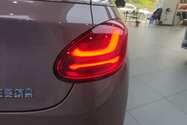 Used Wuling Bingo 2023 333 km Lingxi Connected+ Version Right Rear Taillight