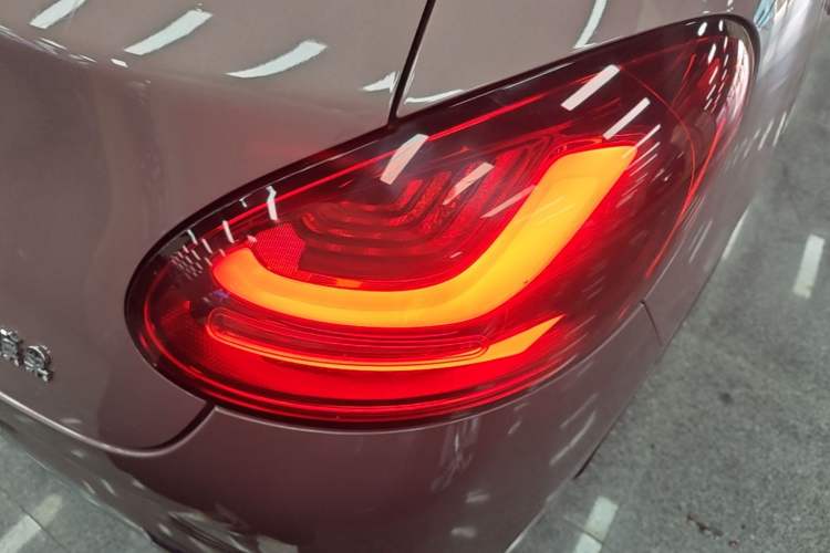 Used Wuling Bingo 2023 333 km Lingxi Connected+ Version Right Rear Taillight