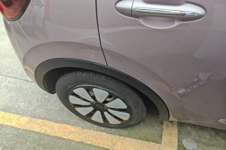 Used Wuling Bingo 2023 333 km Lingxi Connected Version Right Rear Wheel Hub