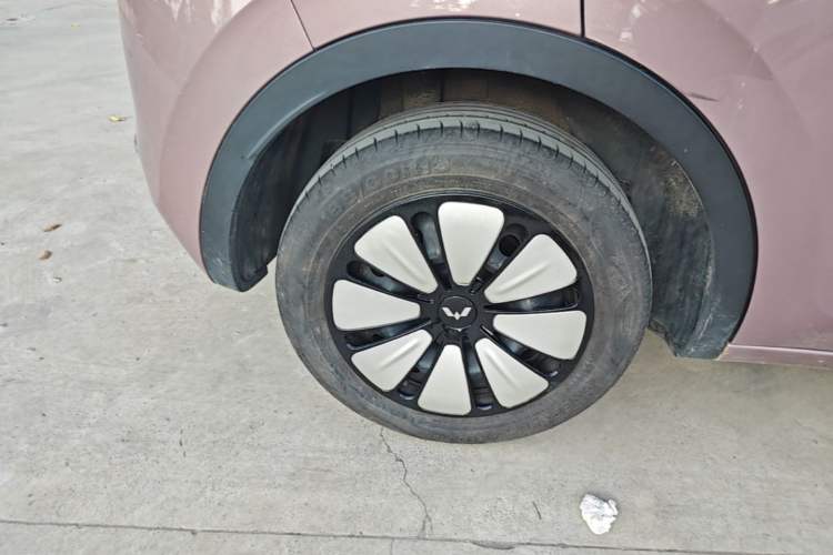 Used Wuling Bingo 2023 333 km Lingxi Connected Version Right Rear Wheel Hub
