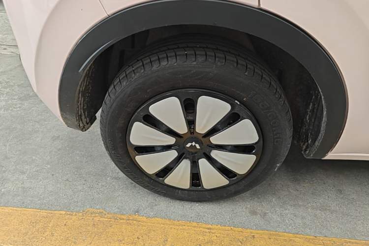 Used Wuling Bingo 2023 410 km Lingxi Deluxe Edition Right Rear Wheel Hub