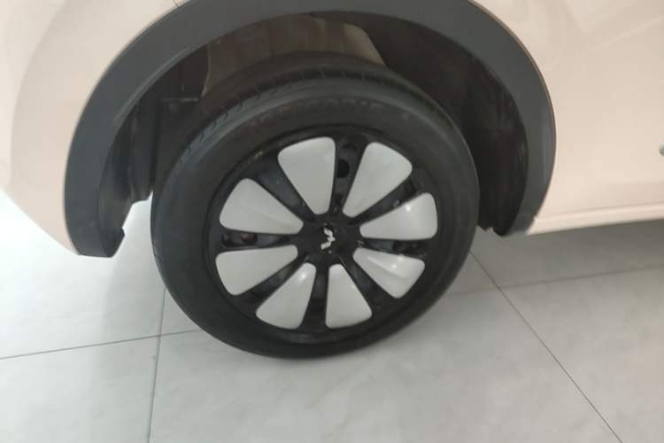 Used Wuling Bingo 2023 410 km Lingxi Deluxe Edition Right Rear Wheel Hub