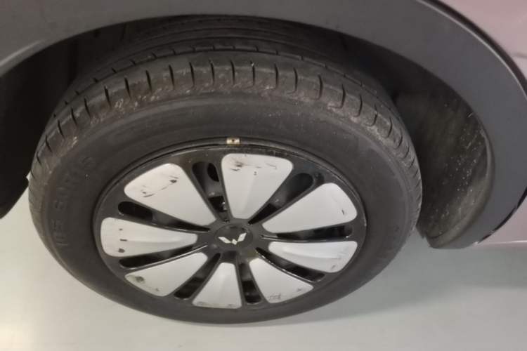Used Wuling Bingo 2023 333 km Lingxi Connected Version Right Rear Wheel Hub