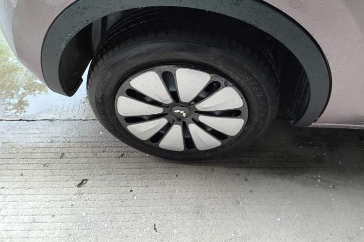 Used Wuling Bingo 2023 333 km Lingxi Connected+ Version Right Rear Wheel Hub
