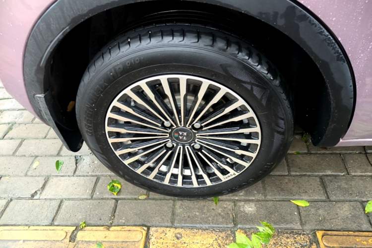 Used Wuling Bingo 2023 333 km Lingxi Connected Version Right Rear Wheel Hub