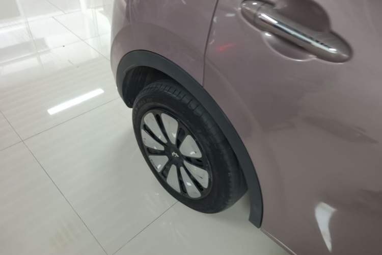 Used Wuling Bingo 2023 333 km Lingxi Connected Version Right Rear Wheel Hub