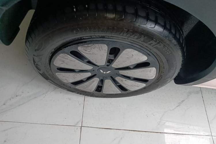 Used Wuling Bingo 2023 410 km Lingxi Deluxe Edition Right Rear Wheel Hub
