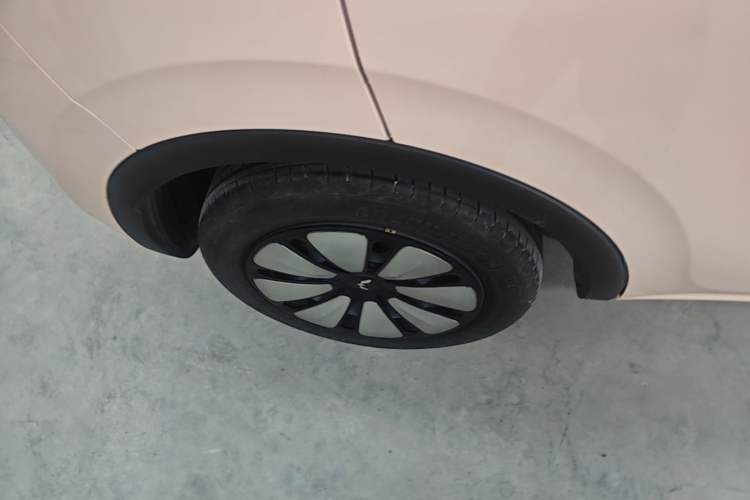 Used Wuling Bingo 2023 410 km Lingxi Deluxe Edition Right Rear Wheel Hub