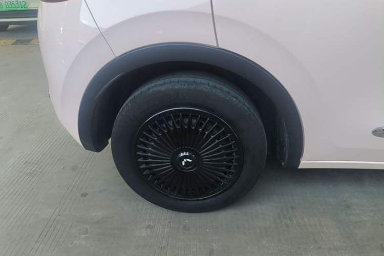 Used Wuling Bingo 2023 410 km Lingxi Deluxe Edition Right Rear Wheel Hub