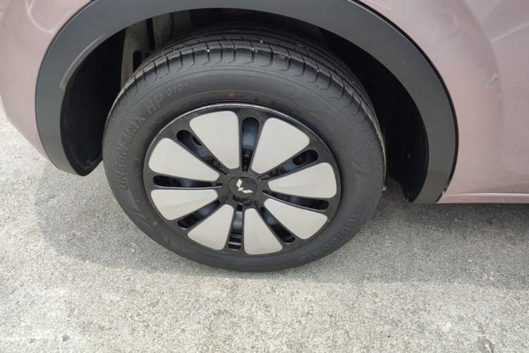Used Wuling Bingo 2023 333 km Lingxi Connected Version Right Rear Wheel Hub